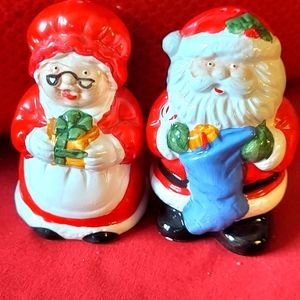 Vintage Santa & Mrs. Claus Salt & Peppers